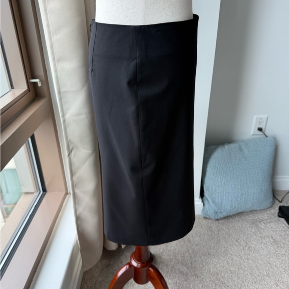 Theory Black Pencil Skirt with Sleek Design - Picture 6 of 9